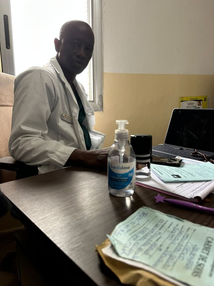 Dr Mamadou Bobo Baldé, PDG, dans son bureau de consultation